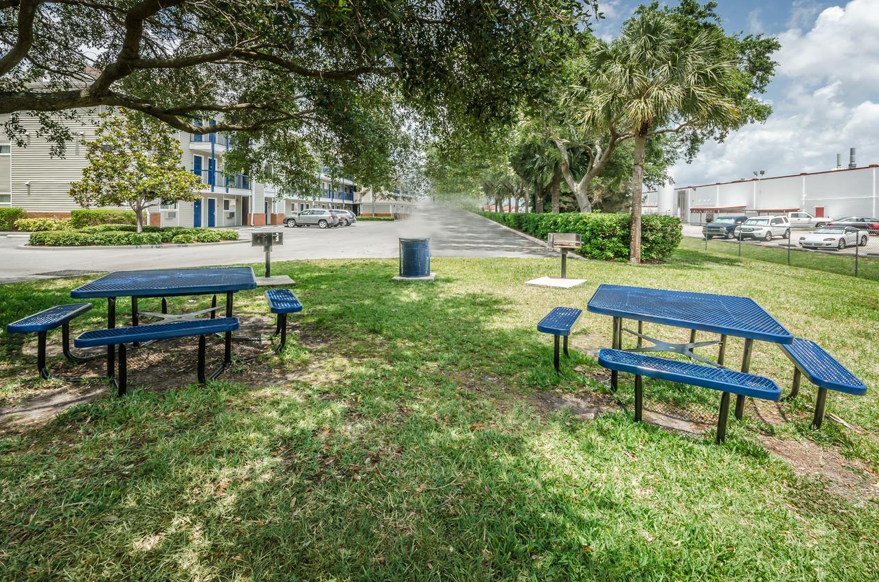 Tampa Bay Extended Stay Hotel ラーゴ エクステリア 写真