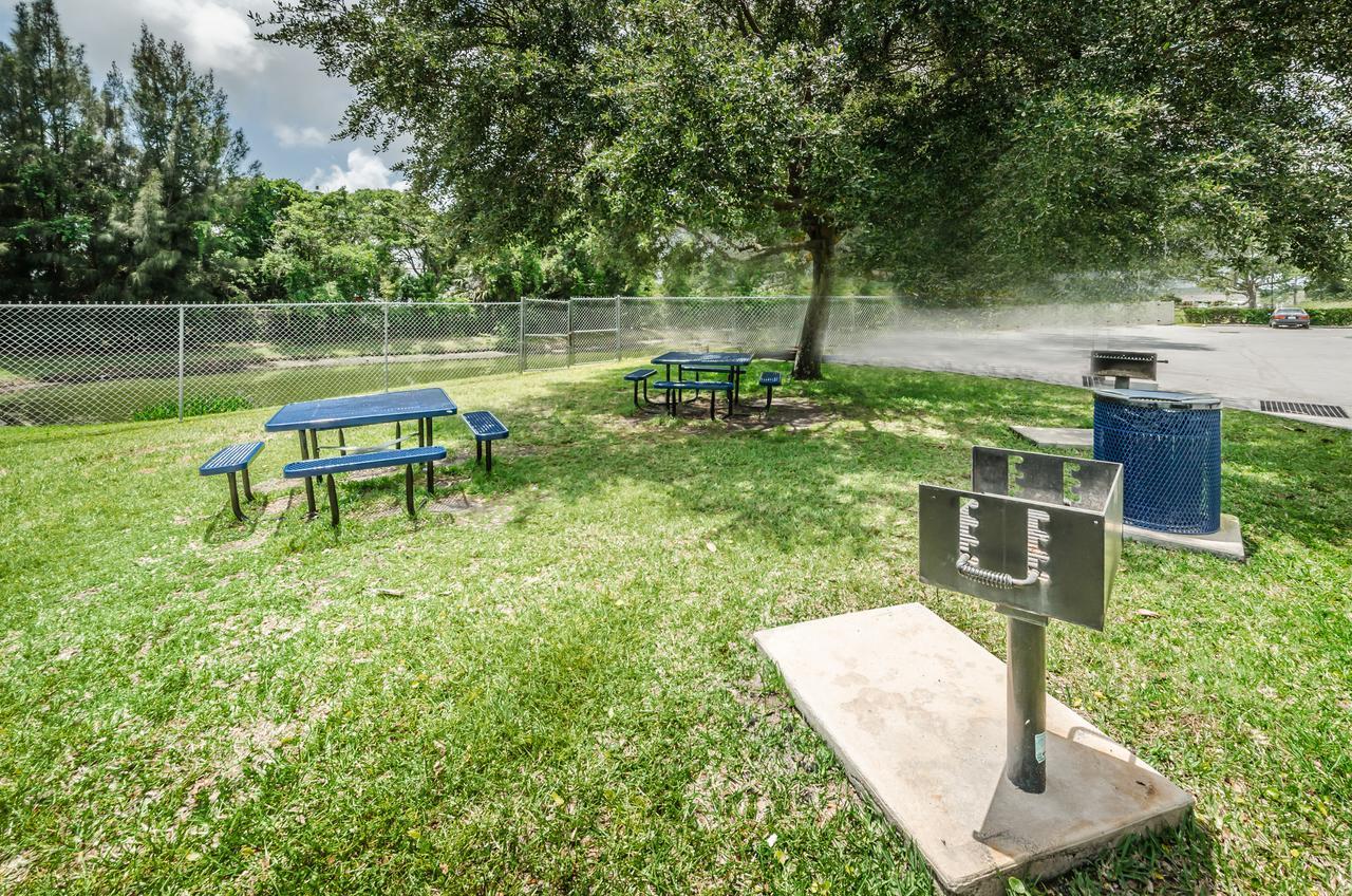 Tampa Bay Extended Stay Hotel ラーゴ エクステリア 写真