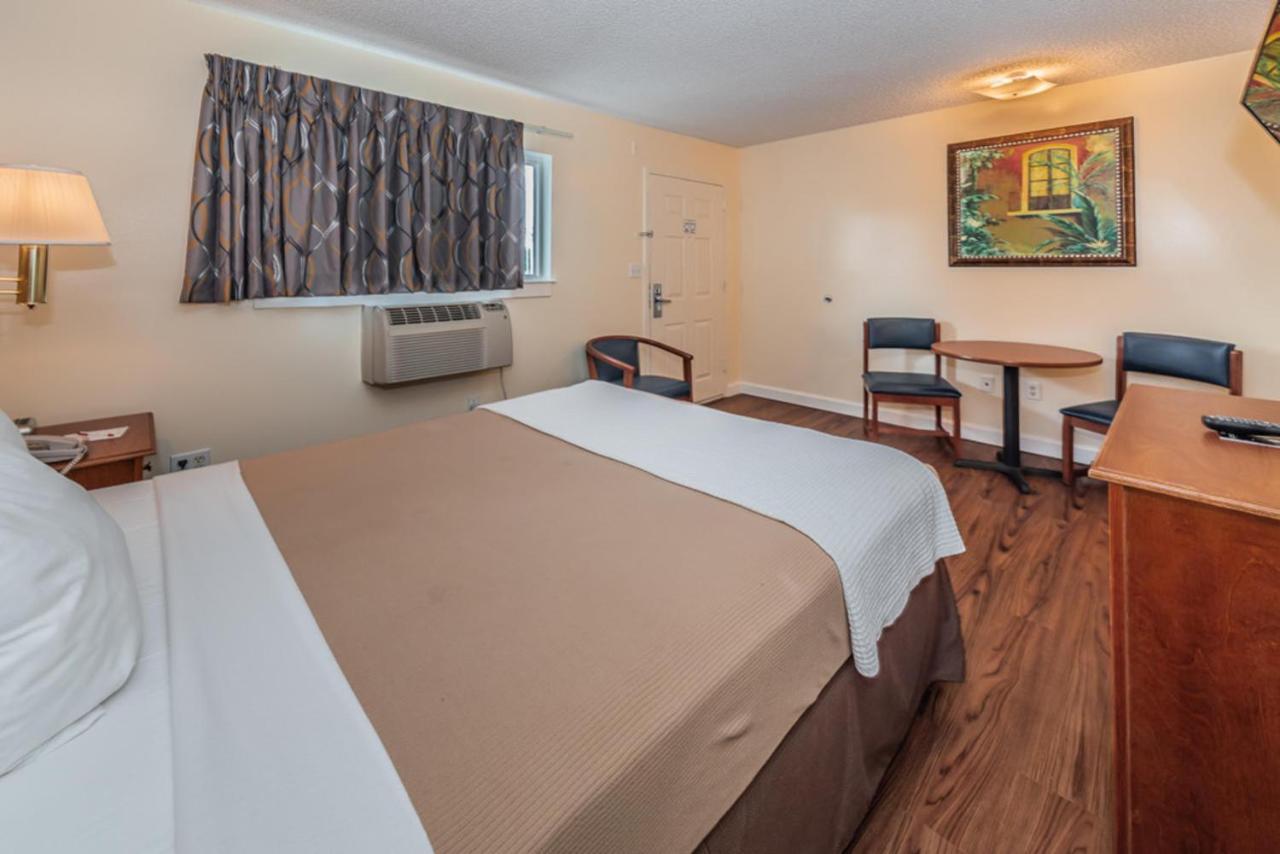 Tampa Bay Extended Stay Hotel ラーゴ エクステリア 写真