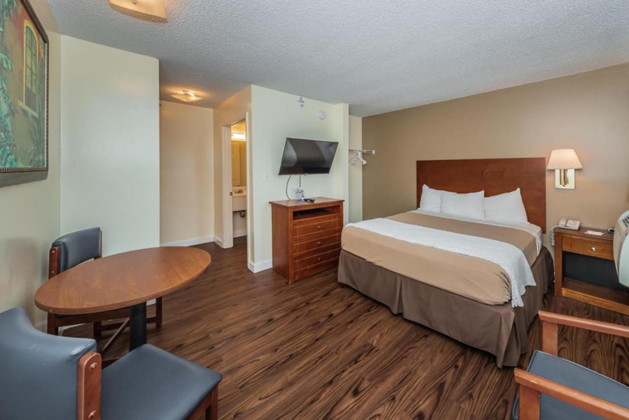Tampa Bay Extended Stay Hotel ラーゴ エクステリア 写真